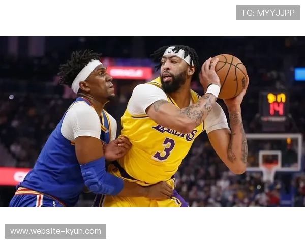 戴维斯回追解围，速度优势挽救球队